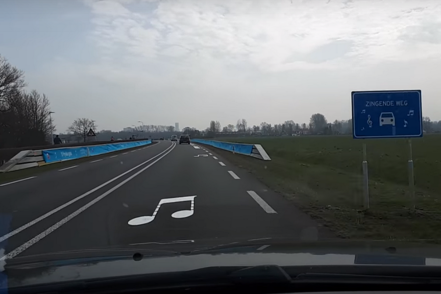 В Нидерландах установили и сразу же демонтировали поющую дорогу